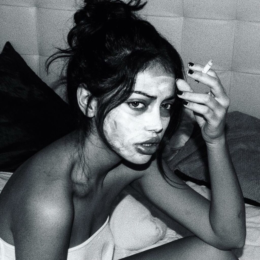 i don't even smoke idk how to hold a cigarette lol...