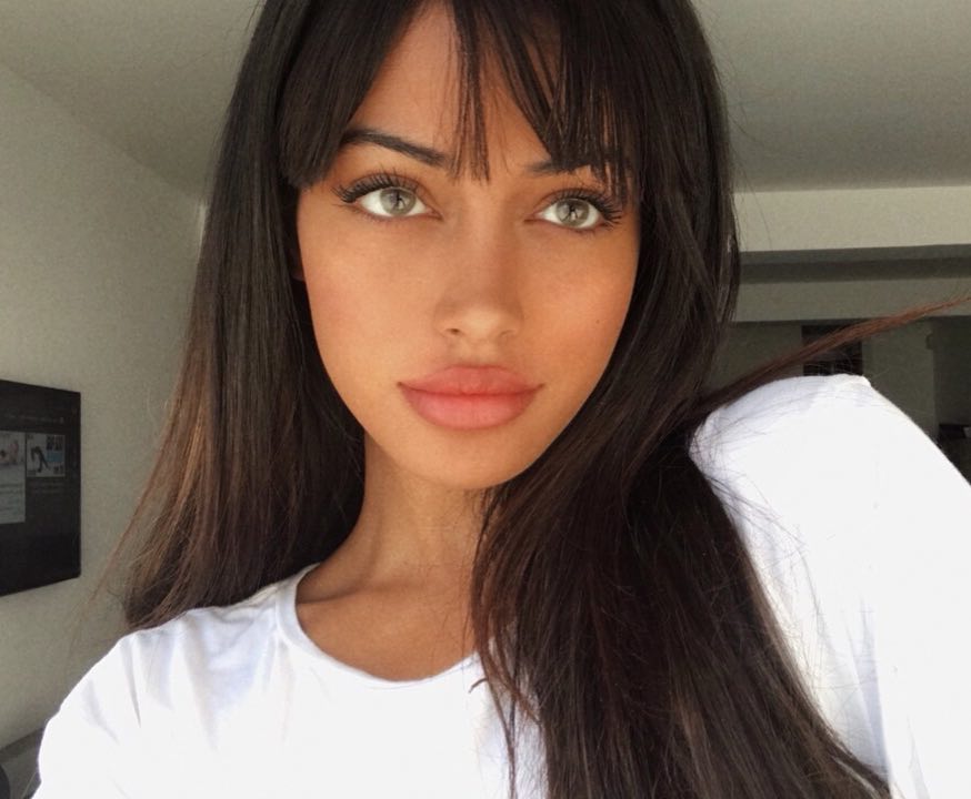 really wanna get bangs lately idk...