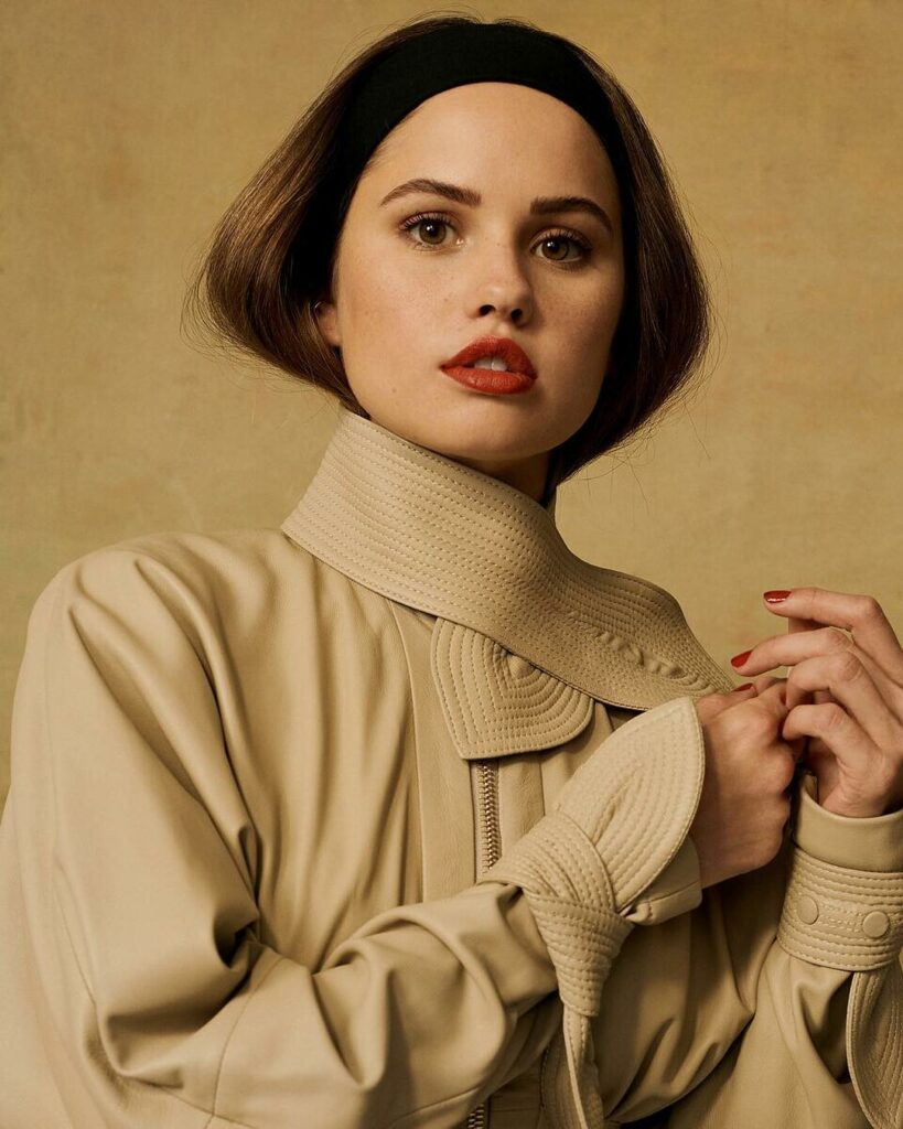 she coming for NYFW n she a headband gai...