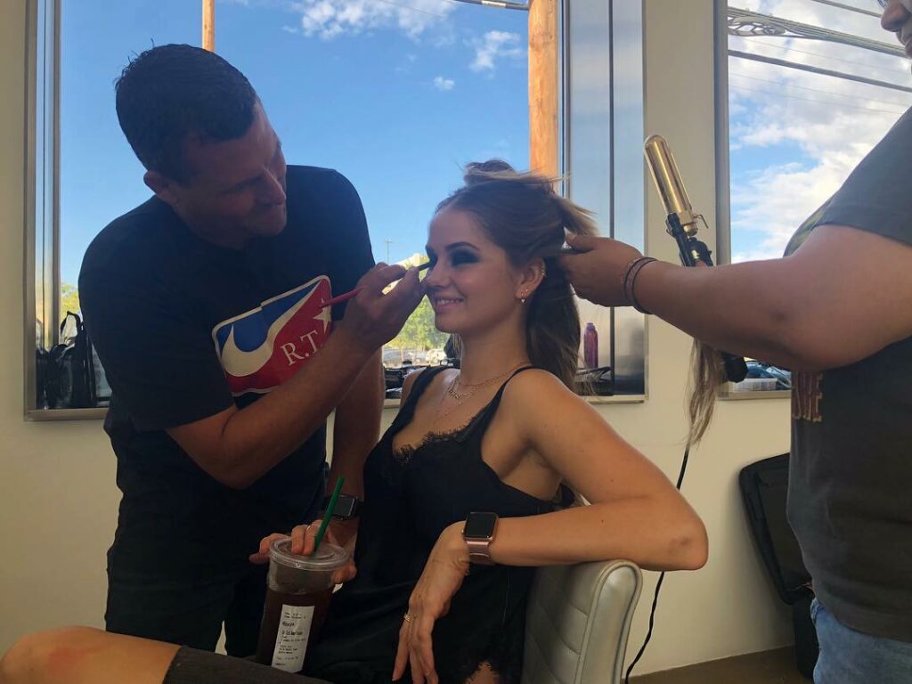 when they give you a goooood glossy smoky eye on a shoot, it’s editorial n chic....