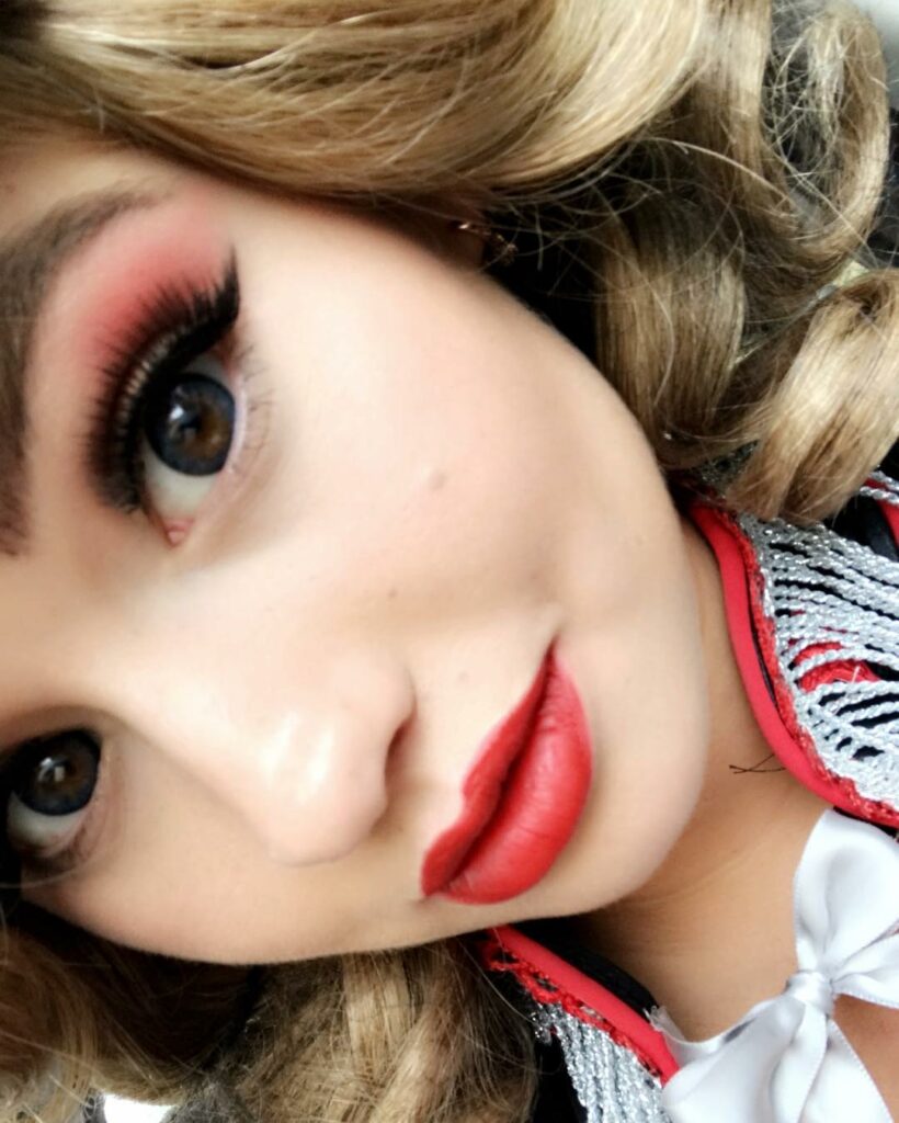 Patty wore colored contacts and everything. Full drew barrymore cosplay...