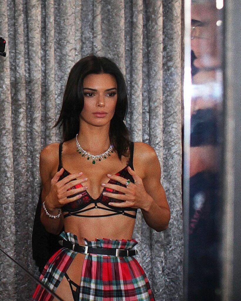 tonight at @victoriassecret ...