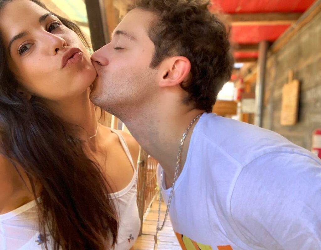 El que me banca, el que me ama , el que me elige @ruggeropasquarelli 
Buen domin...
