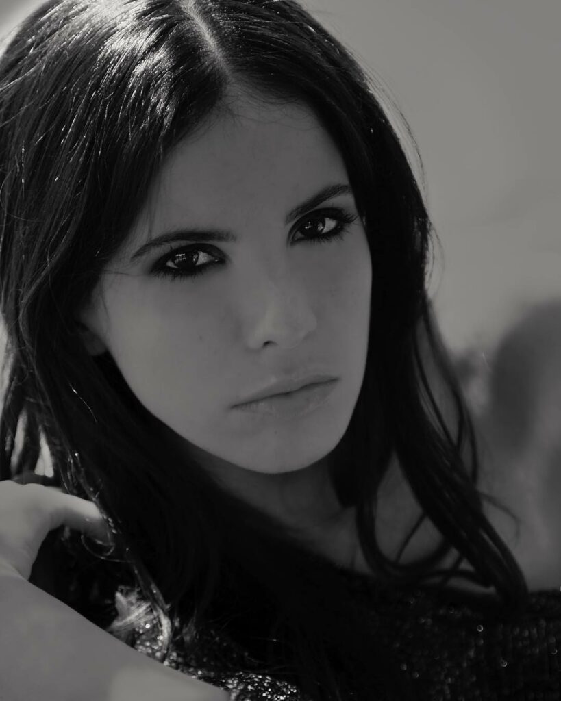 Black and white  feliz viernes a todos ! Que disfruten este día amigos ! 
Los 
 ...