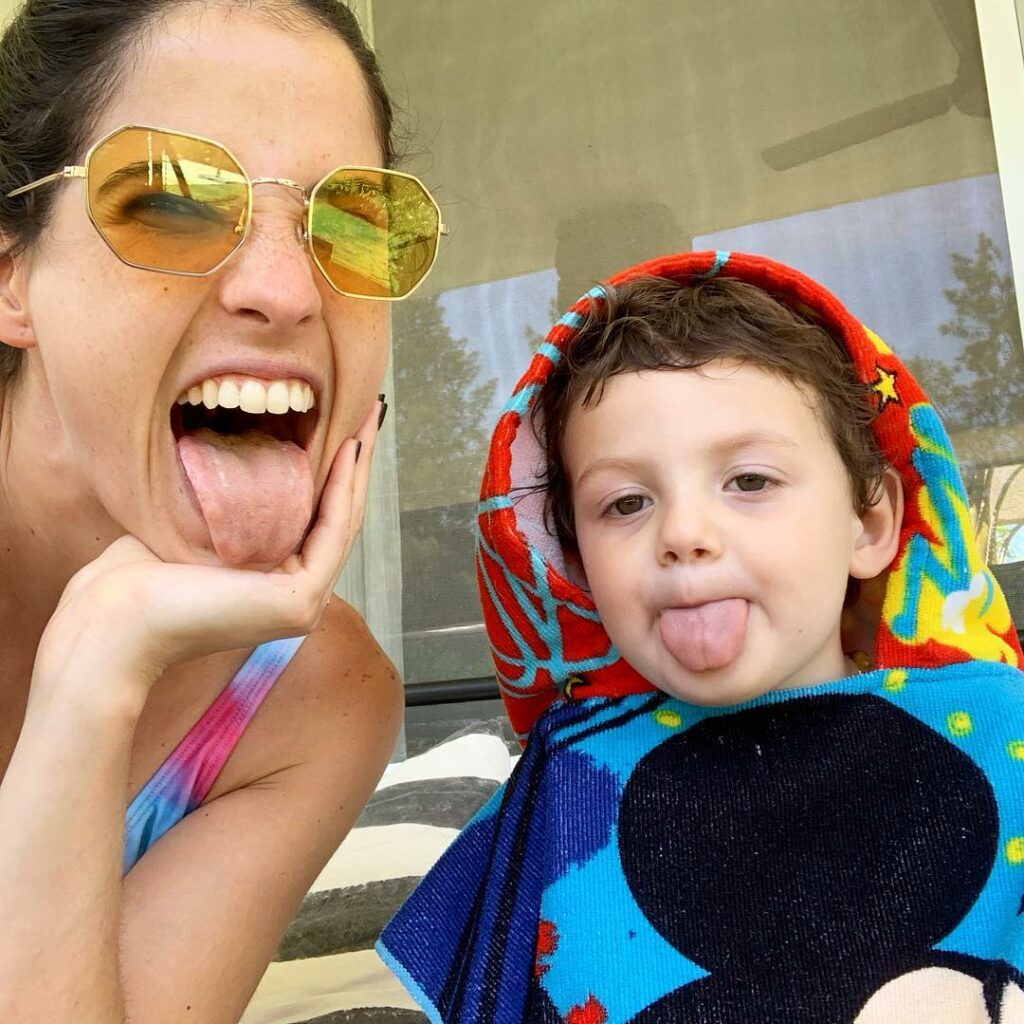 Haciéndonos los cools con #Lolo  
Buen domingo para todos !!! Hoy día en familia...