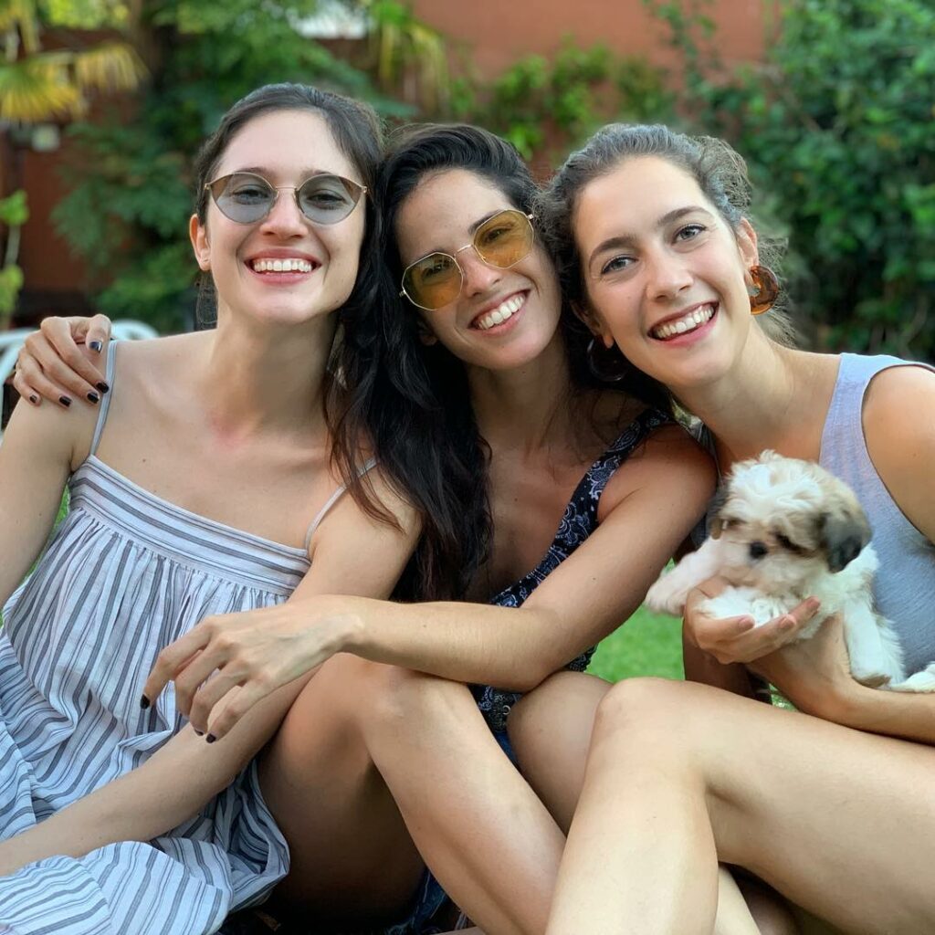 Reencuentro de amigas @clarialonso @lodocomello  Las amo! 
@soyalbariconavarro t...