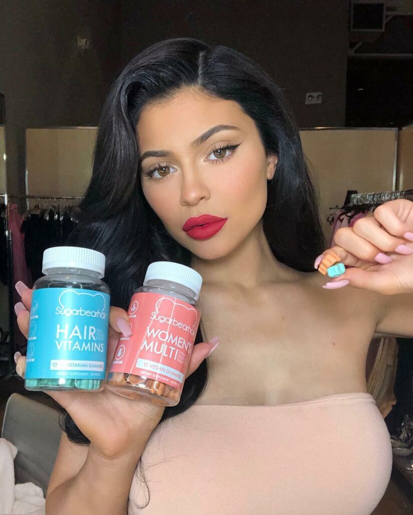 Blue for my hair + pink for my body! @sugarbearhair has the most delicious vitam...