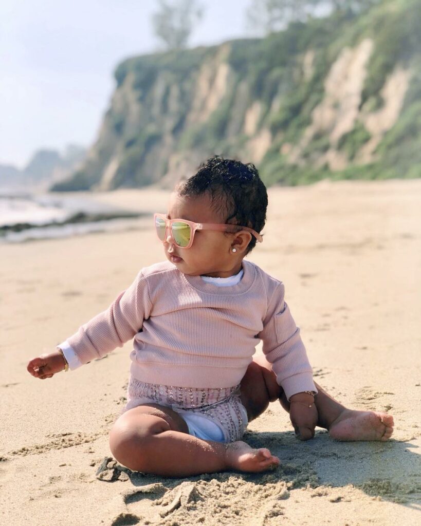 I brought sand to the beach 'Cause my beach is better...