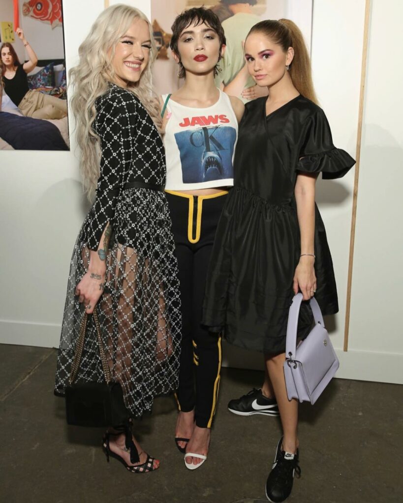 Had fun sneaking around nyfw this weekend (get it bc I’m wearing sneakers)

@chr...