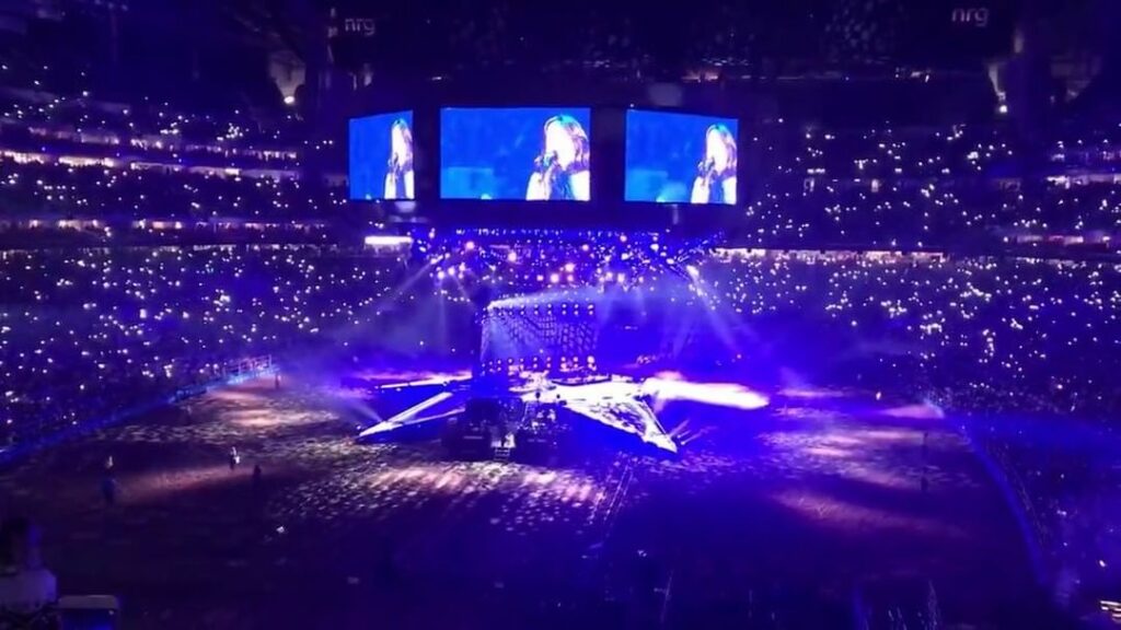 55,001 souls dreaming of Selena last night at the Houston rodeo. We love you, Se...