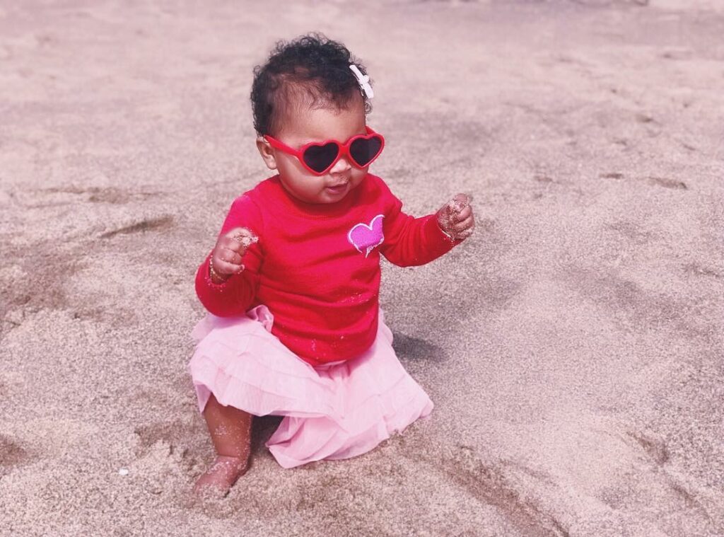 Future so bright, She gotta wear shades ...