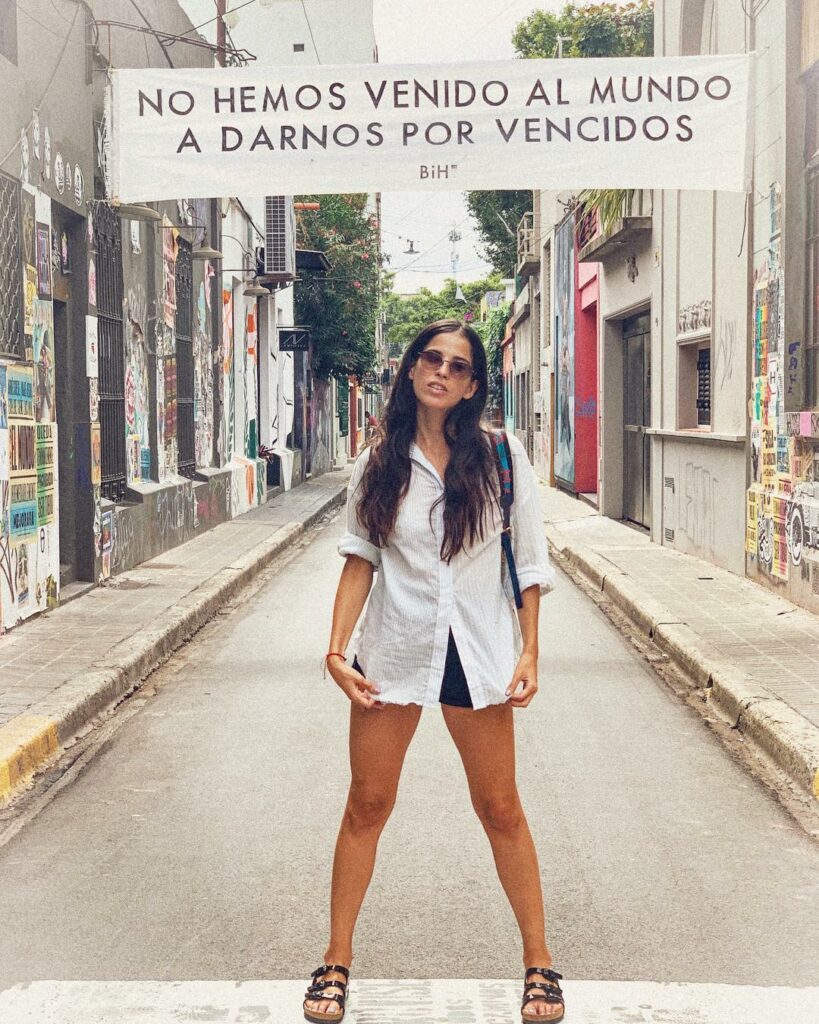Esta frase lo dice todo  Que tengan todos un maravilloso sábado !!!  
A disfruta...