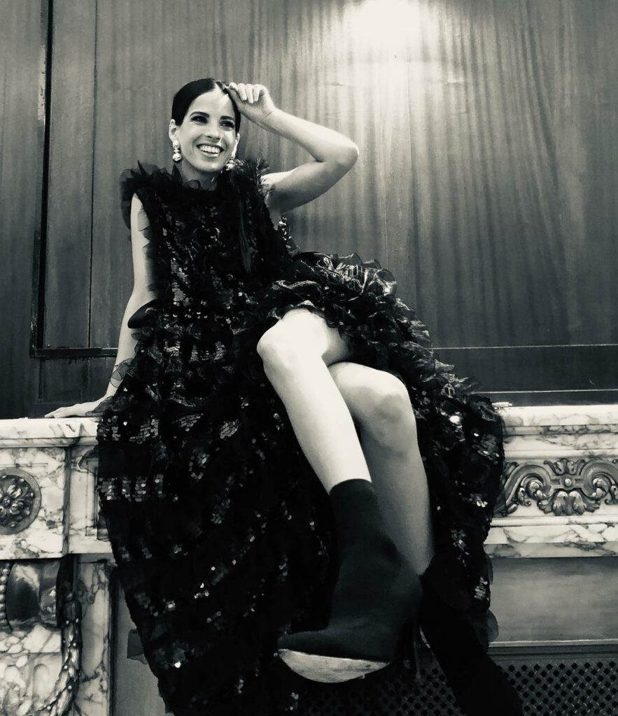 Cande Molfese: Buen miércoles a todos !
Yo llevo mi sonrisa como bandera , y que sea lo que s… Buen miércoles a todos !
Yo llevo mi sonrisa como bandera , y que sea lo que s...