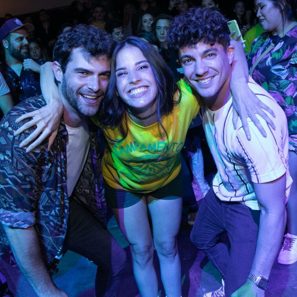 Cande Molfese: Lo lindo de tenernos es tenernos … mis amigos #Violettos acompañándome siempr… Lo lindo de tenernos es tenernos ... mis amigos #Violettos acompañándome siempr...