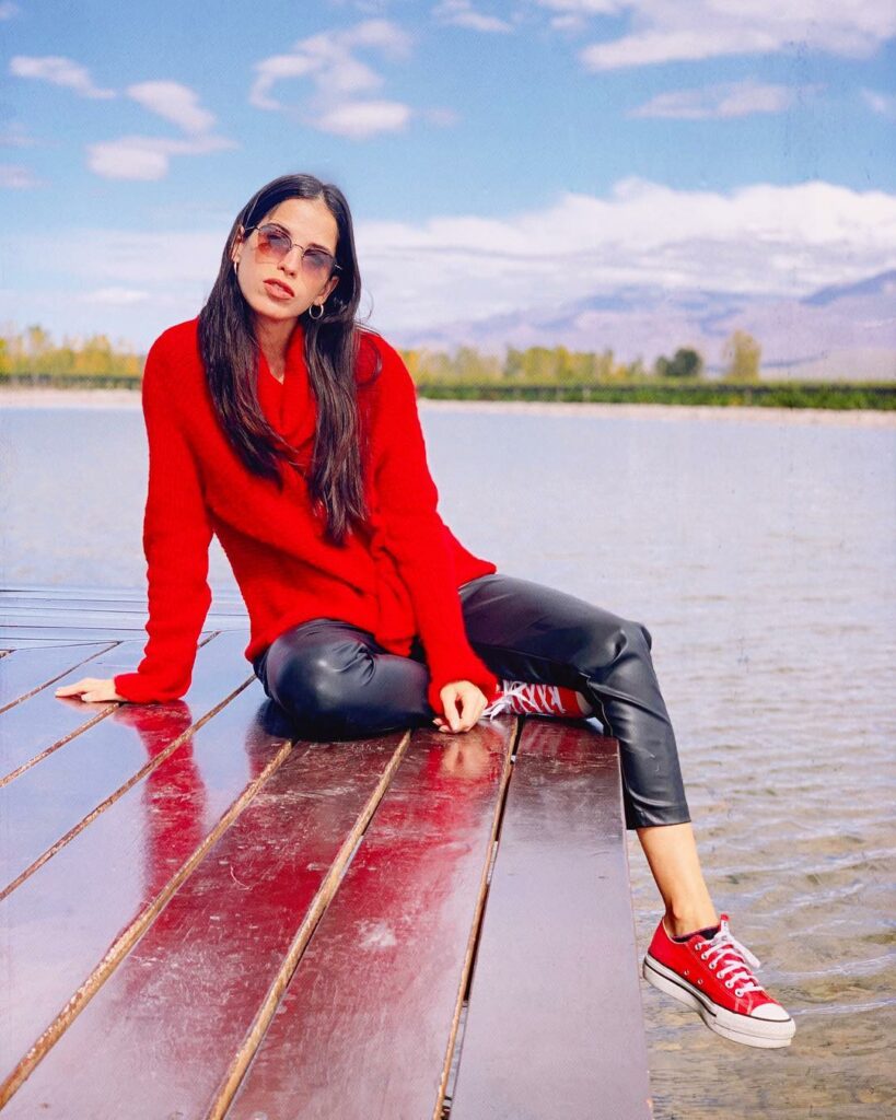 Cande no sabe que escribir así que me toca a mi escribir, soy Ruggero tengo una ...