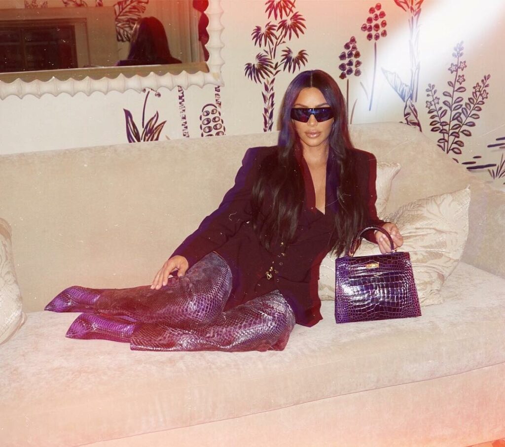 Who got their @carolinalemkeberlin sunglasses! I love seeing everyone wear them!...