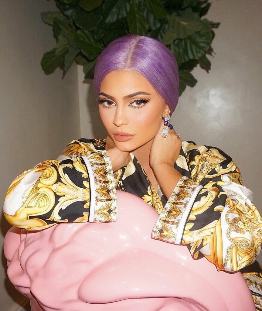 @makeupbyariel @tokyostylez @lorraineschwartz @versace ...