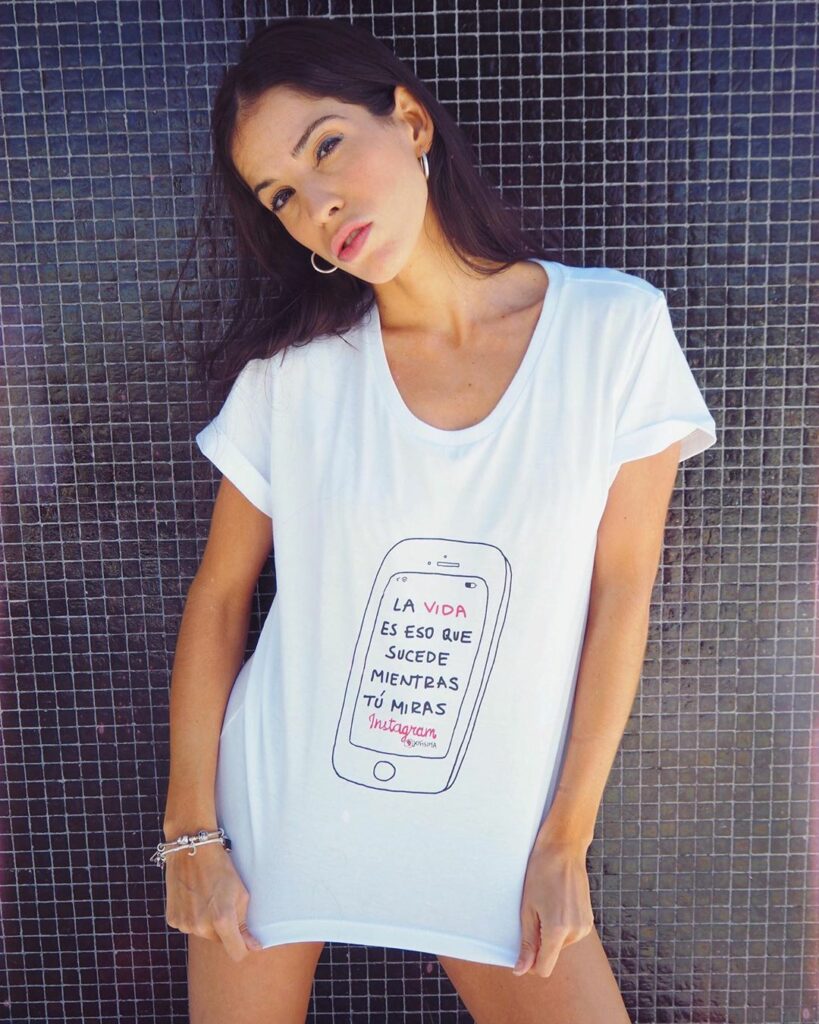 Aloja ! Como va este día ??????  
Me encanta esta remera de mi hermana @jofisima...