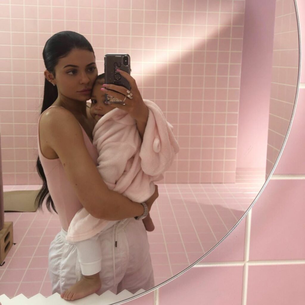 throwback to my @kylieskin shoot with my angel baby  can’t wait for the sets to ...