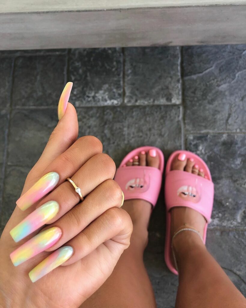 tie dye & toe rings ...