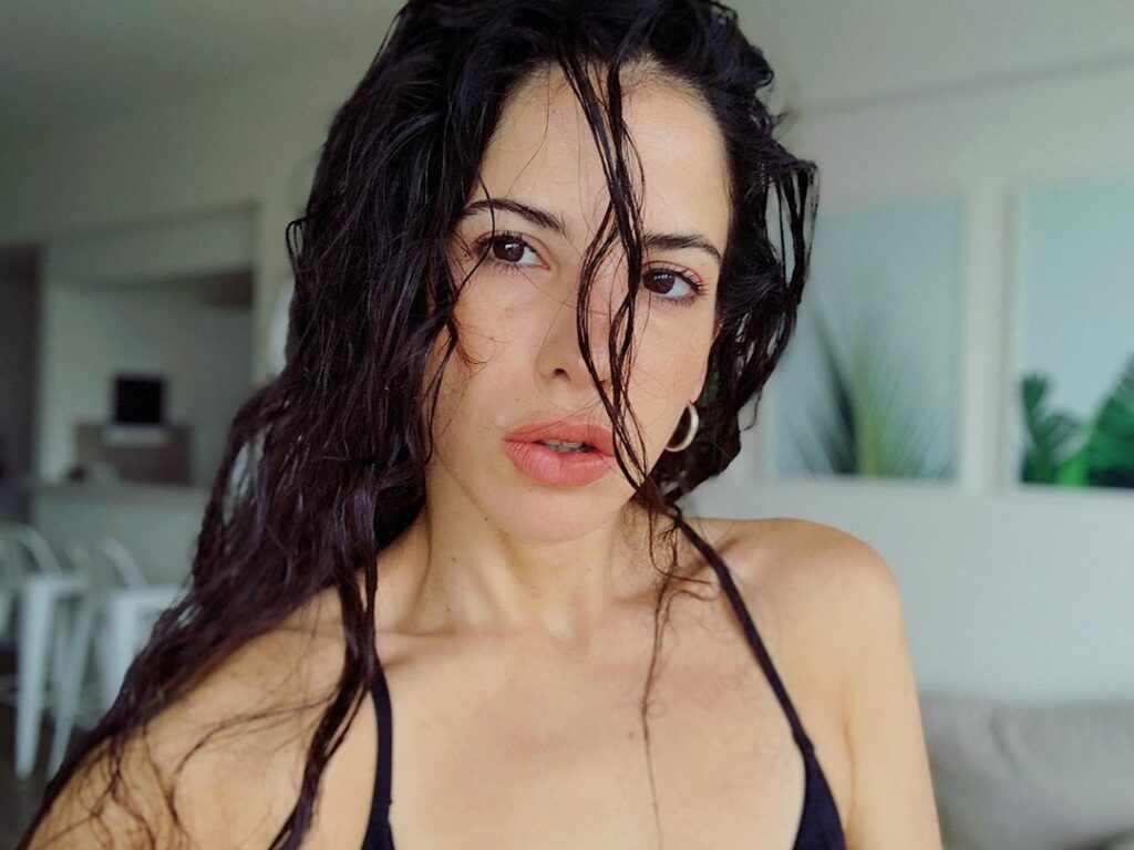 Post ducha, buena luz .= selfie 

Hola martes ! Hola feriado! Feliz día de la in...