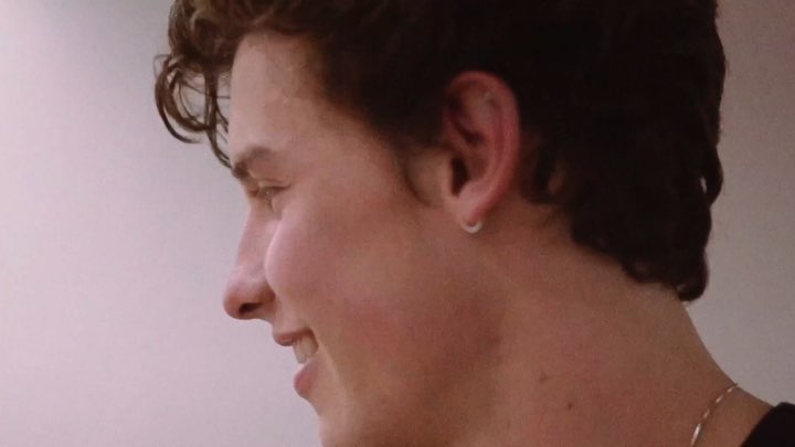 remember when you DROPPED ME ?!!!!! @shawnmendes  Go watch the BTS now on YouTub...