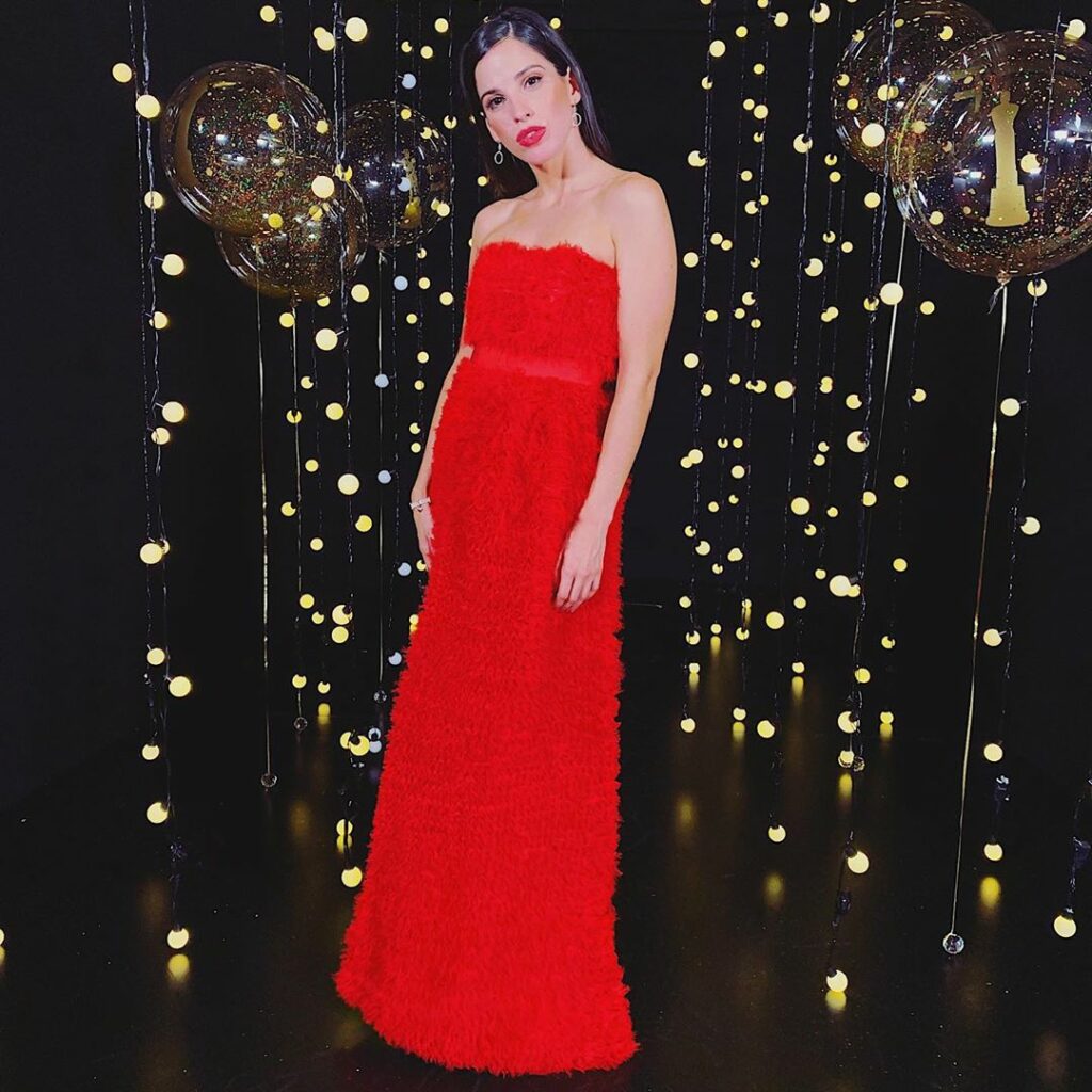 Que lindo ser parte de #MartinFierro  Mi look @adrianbrownofficial @rickysarkany...