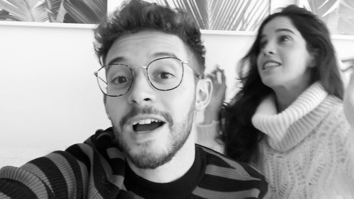 Acá copiando a  #Ashton y #Mila  jaaa  la gente enloqueció porque cantaron ”la v...