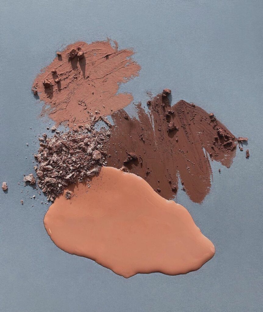 These tones make me happy! Peachy creamy with a darker lip liner to add dimensio...