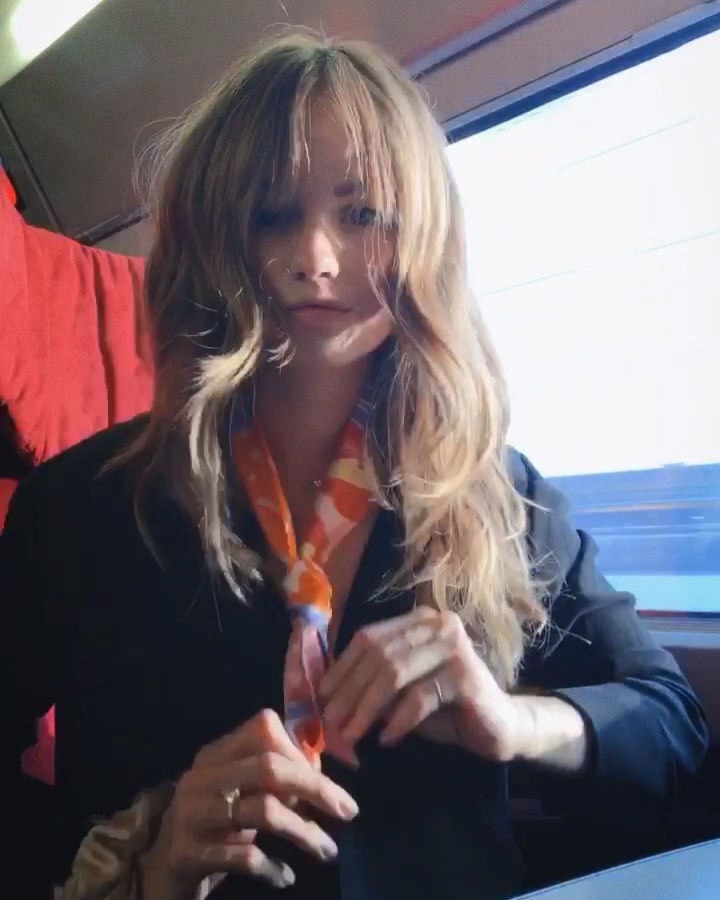 you know how many trains there are to Paris? ...