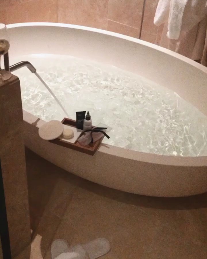Amsterdang.  my big adventure in The Netherlands was the dreamiest bath ...