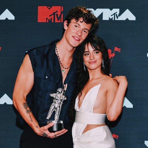 SEÑORITAAAAAA! won best collaboration award!! thanks @vmas  and thank u guys so ...