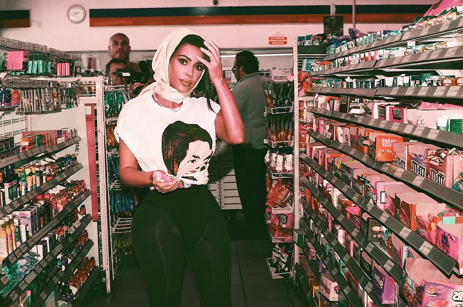 #CR15 Casual trip to 7/11 wearing @skims black sculpting short & sculpting brief...