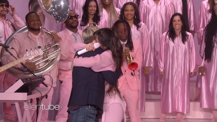living proof, thank you so much for having me @theellenshow  #romanceoutnow...