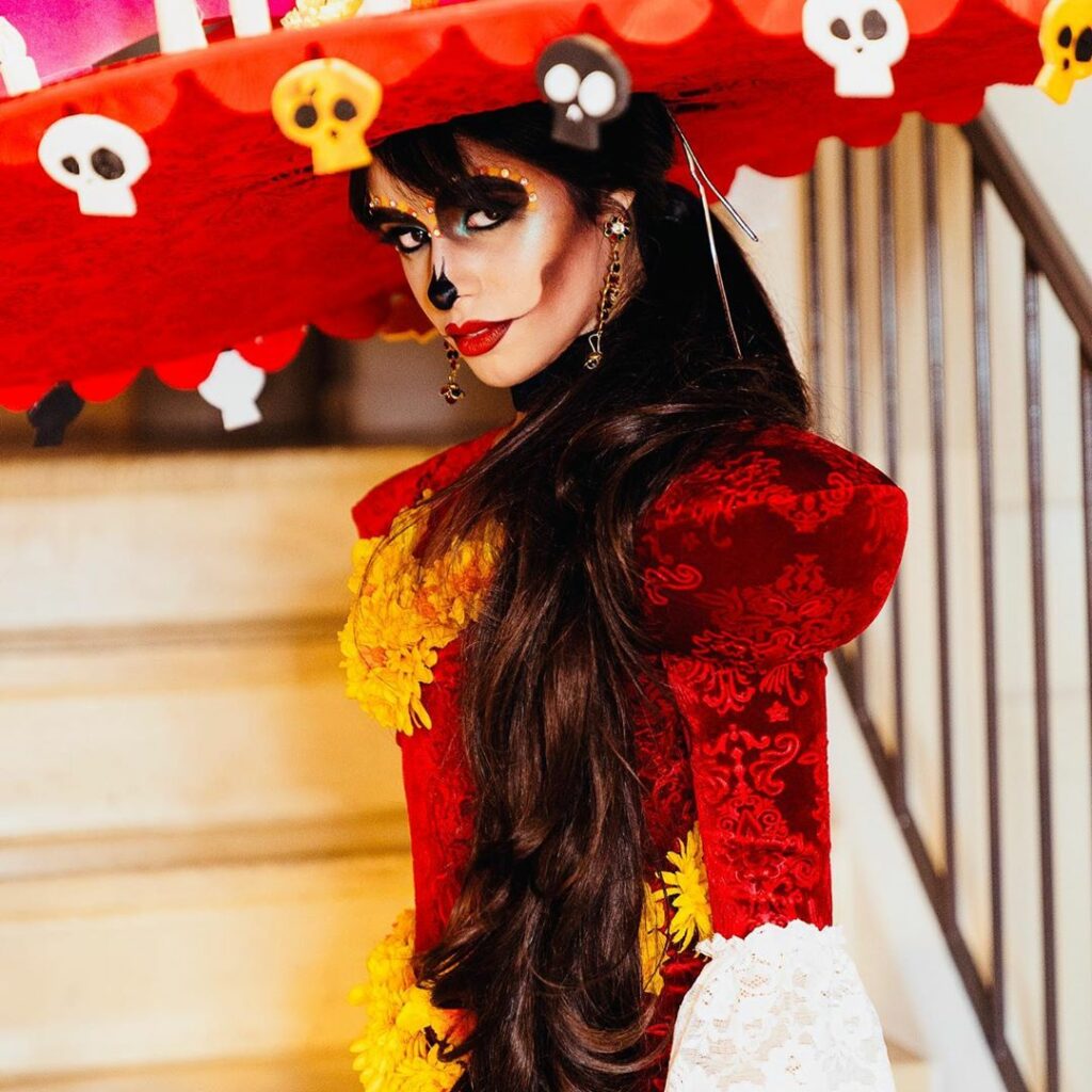 FELIZ DIA DE LOS MUERTOS !!!!!  La Catrina has come to symbolize El Día de los M...
