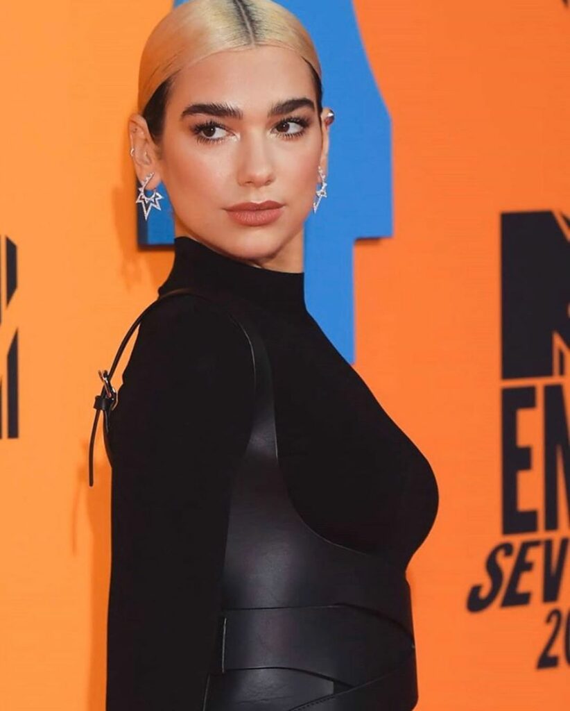 v rare. Almost every pic of me on the red carpet is smiling... superpowers  @mtv...