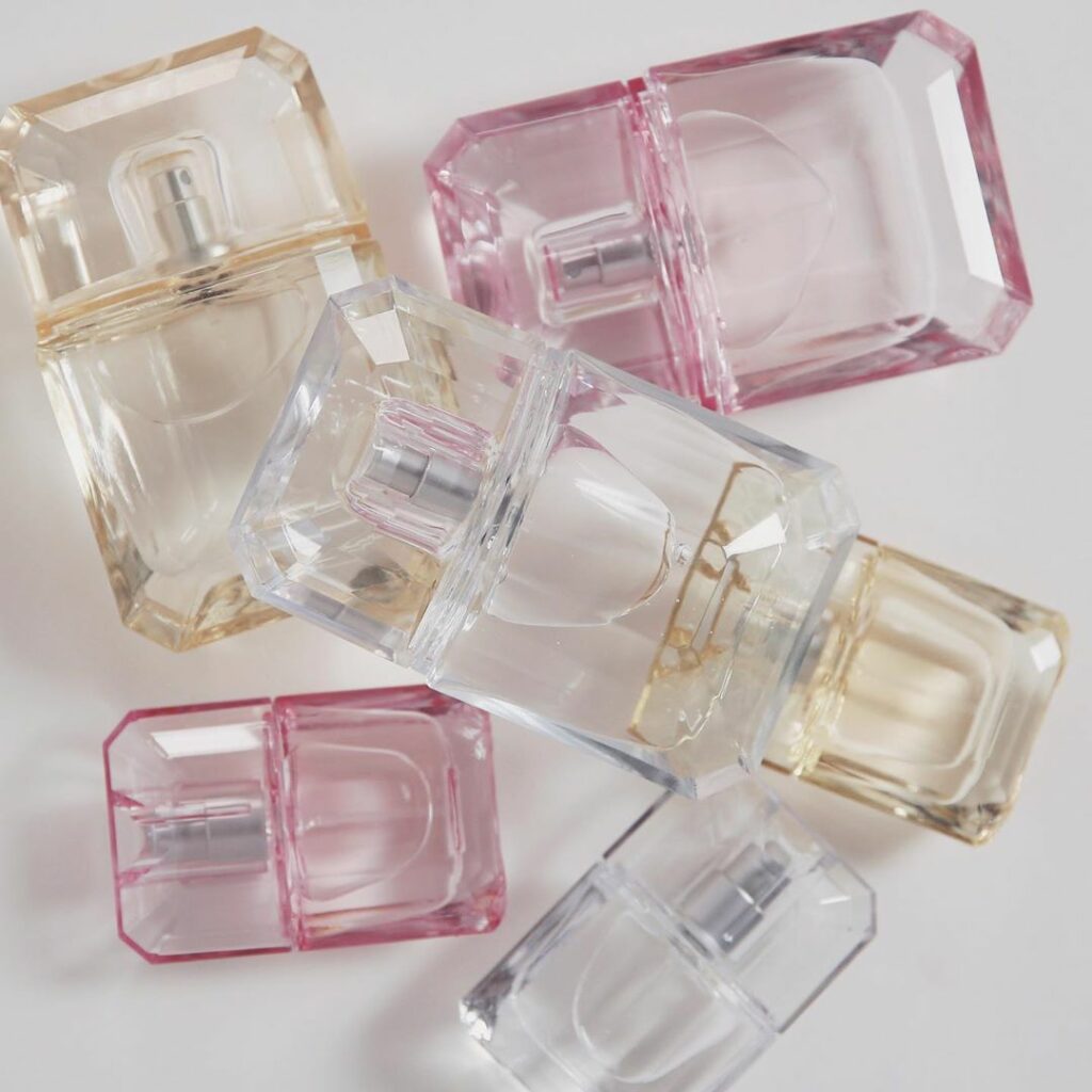 Introducing the brand new KKW Fragrance Diamonds Trio, a Gift Set with three tra...