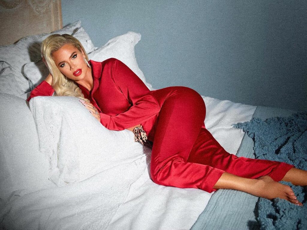 Sweet Dreams in my @goodamerican silk PJs...