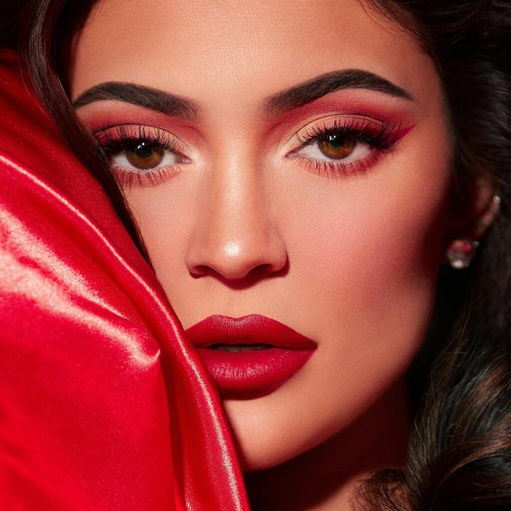 Just 5 minutes until my Holiday Collection launches on KylieCosmetics.com  with ...