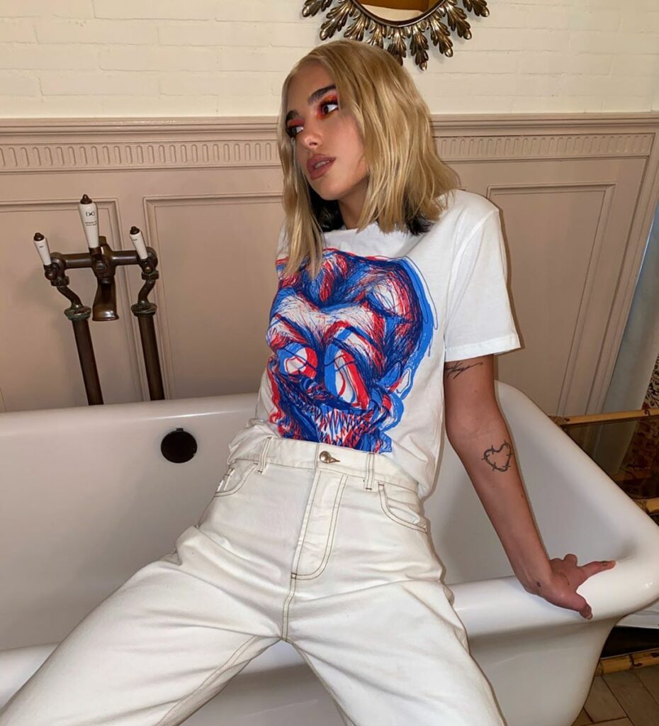 T-shirt collab w @bond.nyc in aid of the victims of the Albania Earthquake! 100%...
