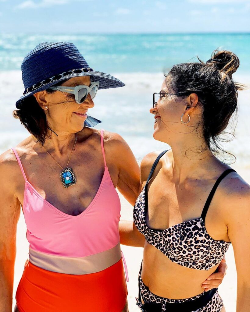Feliz día a ella que amo y admiro tanto ... mi mamá @lalilomartinez 
Mujer empod...