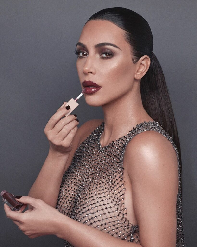 Kim Kardashian: I’m so obsessed with this lip! We used the 90’s vogue liner & matte lipstick. I… I’m so obsessed with this lip! We used the 90’s vogue liner & matte lipstick. I...