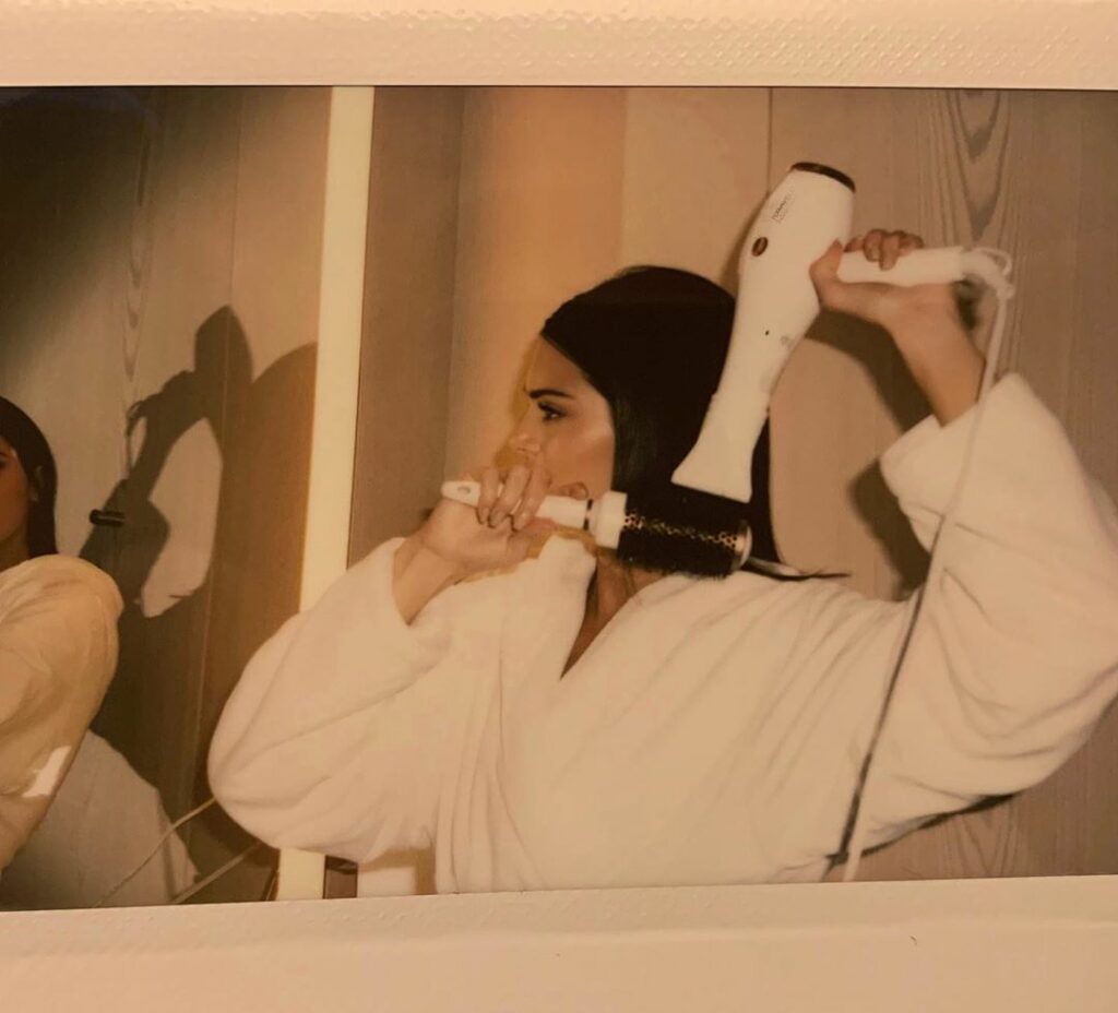 Styling made easy with @formawellbeauty !! #FormawellBeautyxKendallJenner...