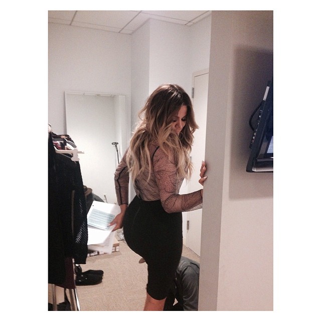 My little @monicarosestyle helping me get ready for @Chelsealately. Tune in toni...