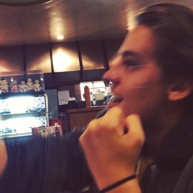 old friend @olekingcolesprouse explains pugilist fighter techniques to our serve...