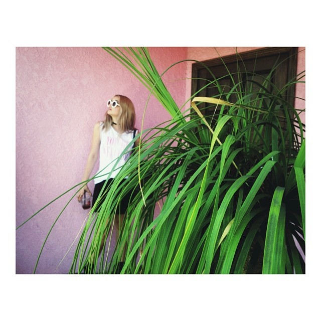 talks and books; 
coffee and nooks || @lindseybyrnes is a good hang ||...