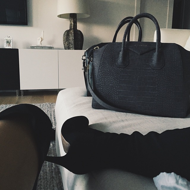Treat yo self #kendalldontkillmeionlyputmyshoeonyourwhitecouchforthepiciloveyou...