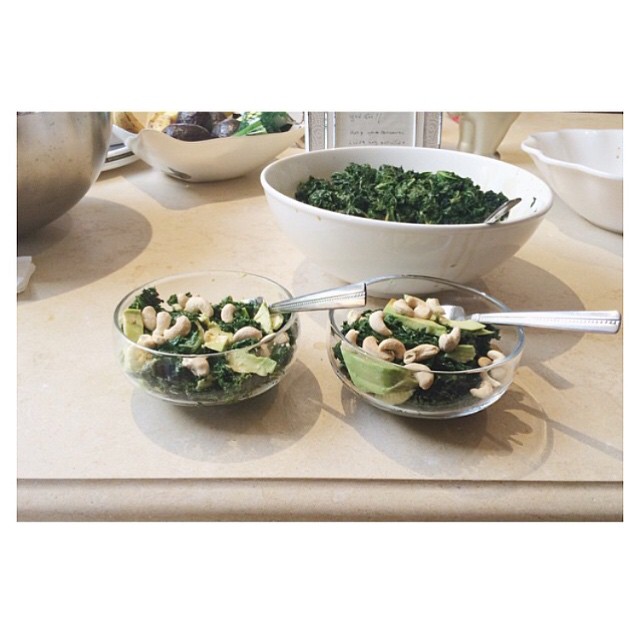 new favorite! repost @saschapr... kale, avocado, cashews & teriyaki  #vegan #wer...