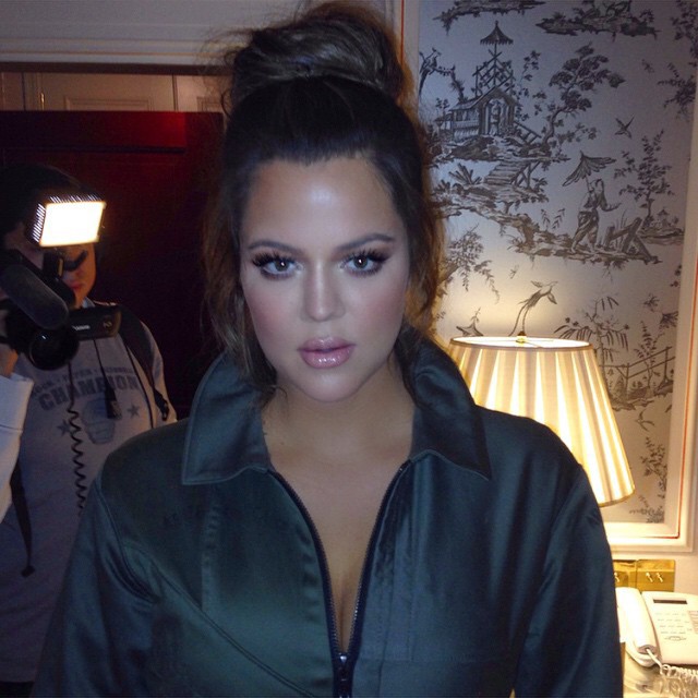 London baby!!! @jenatkinhair giving you a little messy bun action and @makeupbym...