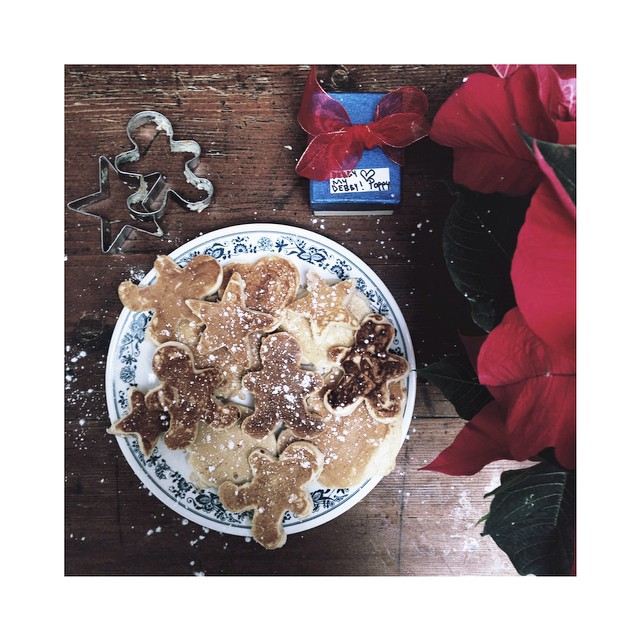 Christmas Eve brunch for my precious housemates! I'm gonna miss these biddies in...